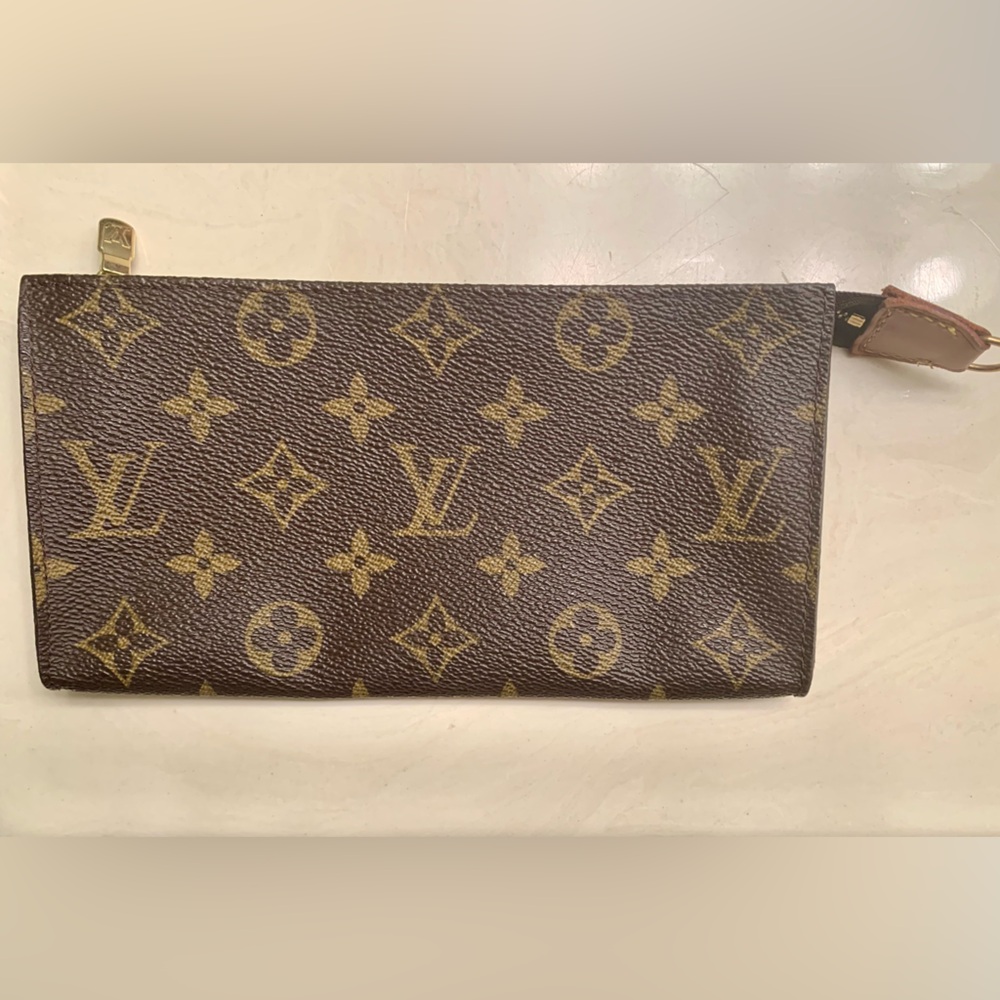 Louis Vuitton bucket GM pouch